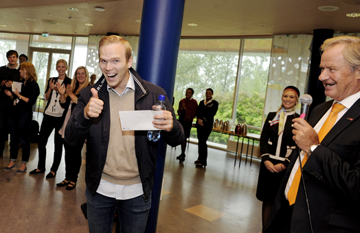 NHH Forum 2014, billettutdeling (Foto: Helge Skodvin)